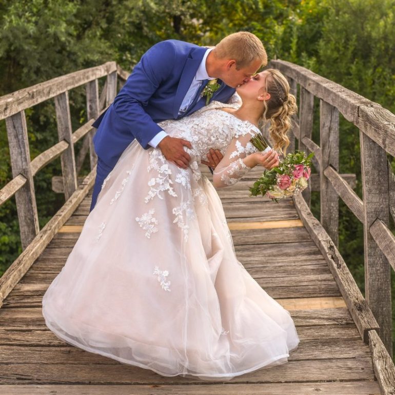 Poročna fotografija